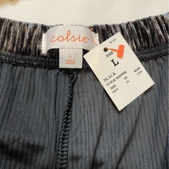 NWT Colsie size Medium/Large black velvet two piece pajama set - Picture 3 of 4